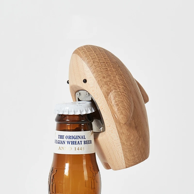Wine Beer Bottle - クリエイティブ木製サメ飾りビールボトルオープナー像ポータブルコルク抜きワインソーダキャップリムーバーツールパーティー家の装飾用