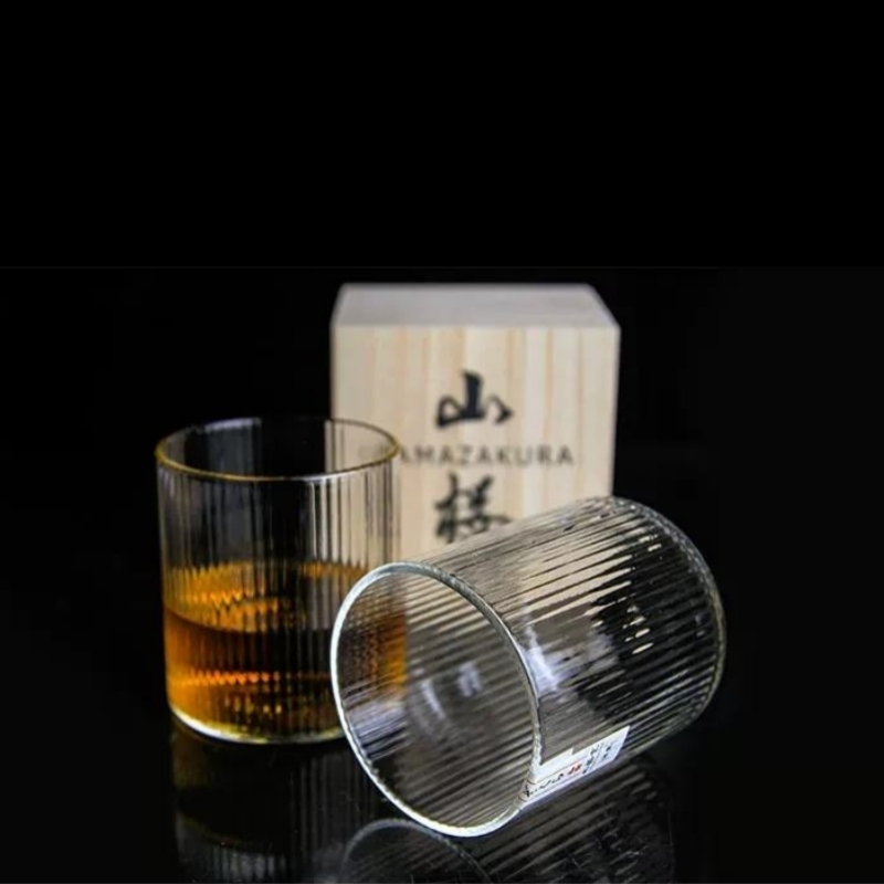 和風デザインの波型ステムレスワイングラス、ストライプ柄ランタ - Wine Vodka Beer のレビューと価格