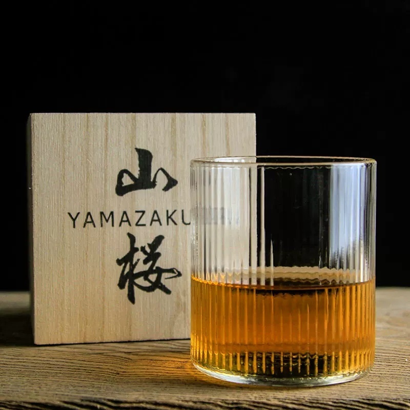 和風デザインの波型ステムレスワイングラス、ストライプ柄ランタ - Wine Vodka Beer のレビューと価格